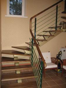 Металлическая лестница в дизайне интерьера.