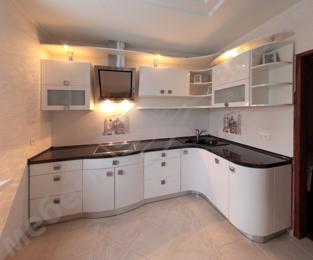 Белая кухня в дизайне интерьера.